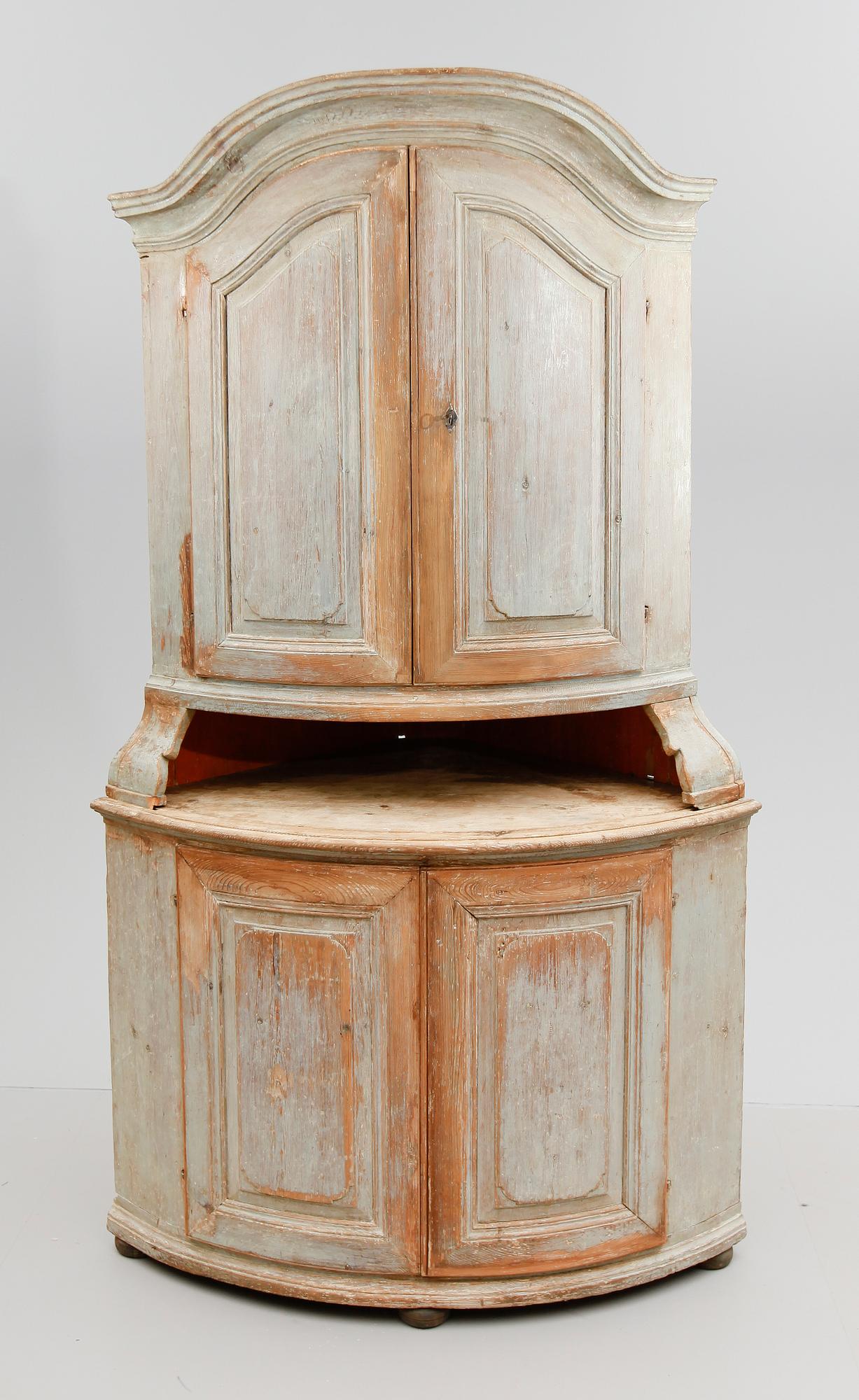 HÖRNSKÅP, rokoko, 1700-tal.