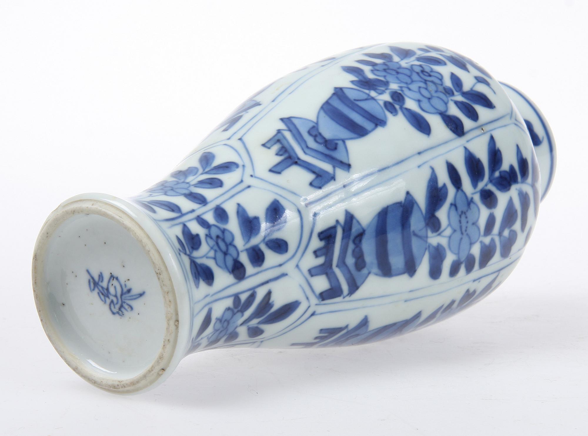 VAS, porslin, Kina, Kangxi 1662-1722.