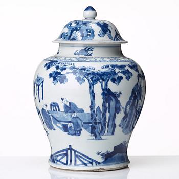 A blue and white 'ladies' jar with cover, Qing dynasty, Kangxi (1662-1722).