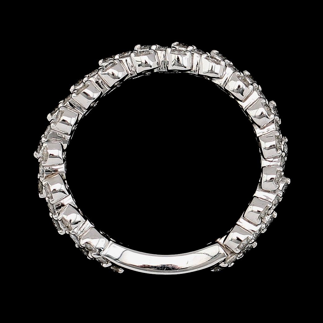 RING, 18K vitguld, briljantslipade diamanter tot ca 0.93 ct. Vikt ca 5 g.