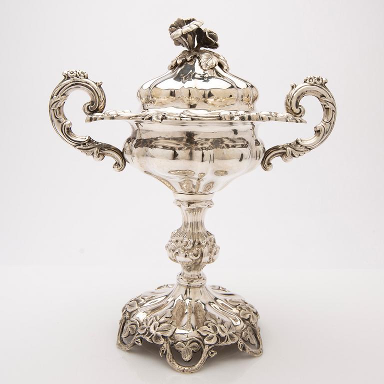 Sugar bowl with lid, silver, Christopher Creutz, Stockholm, 1857.