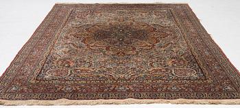 A semi-antique oriental carpet, c. 290 x 195 cm.