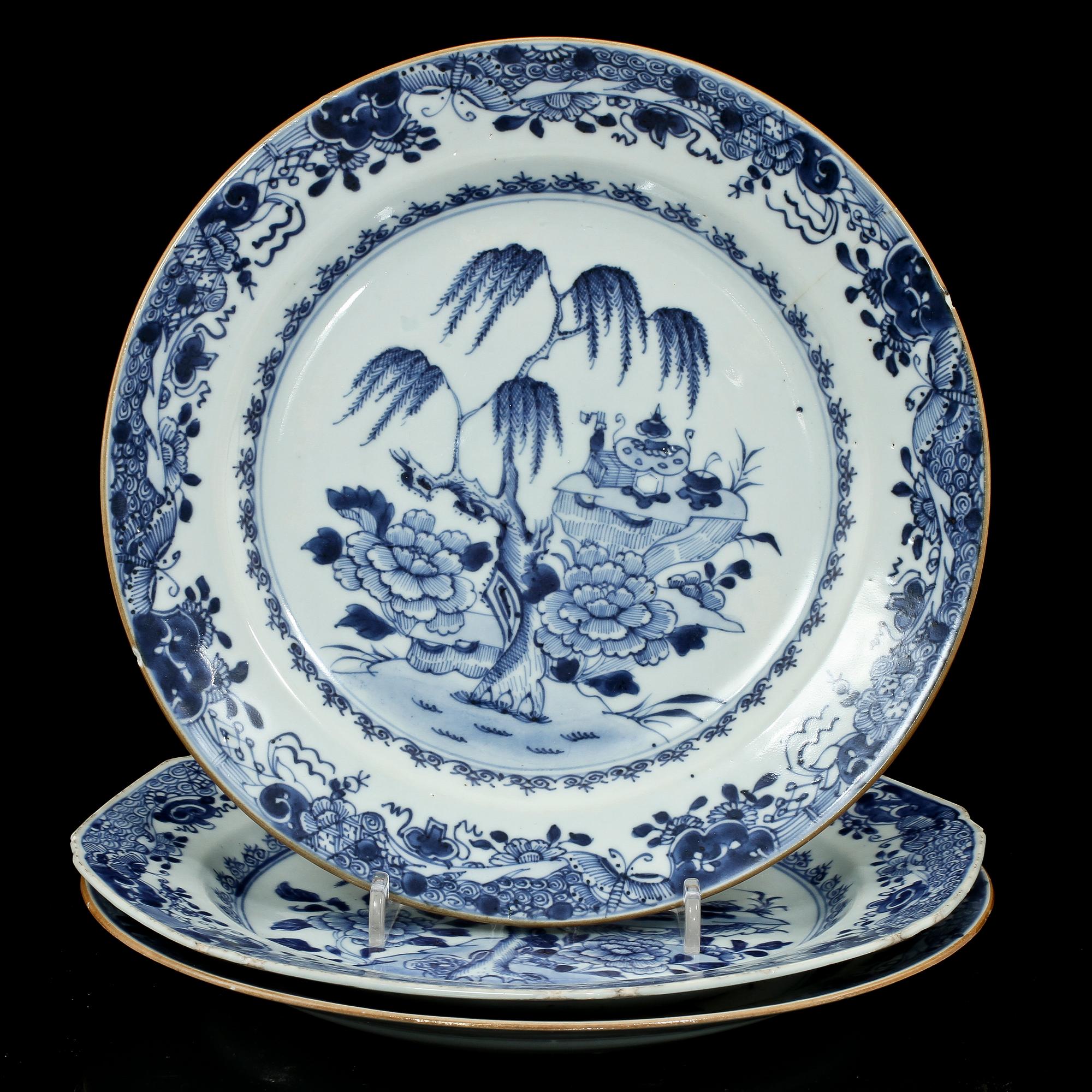 TALLRIKAR, 3 st, samt STEKFAT, porslin, Kina, 1700-tal.
