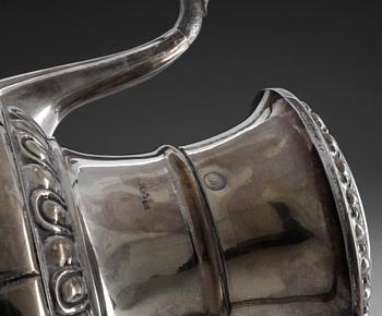 KAFFEKANNA, silver, Carl Erland Nyqvist, Kristinehamn, 1850. Ca 728g.