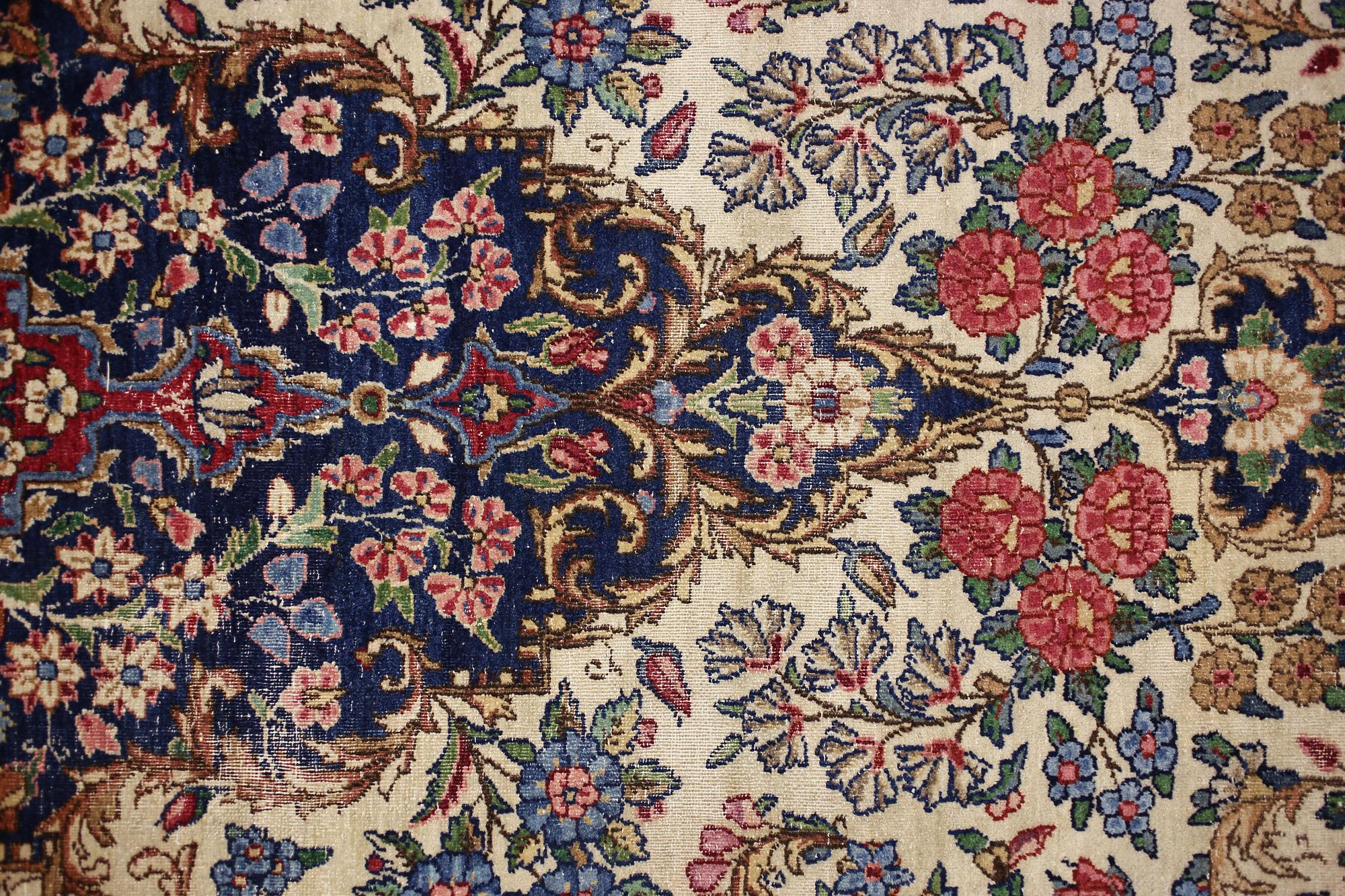 MATTA, semiantik Kirman, ca 445x 297 cm.