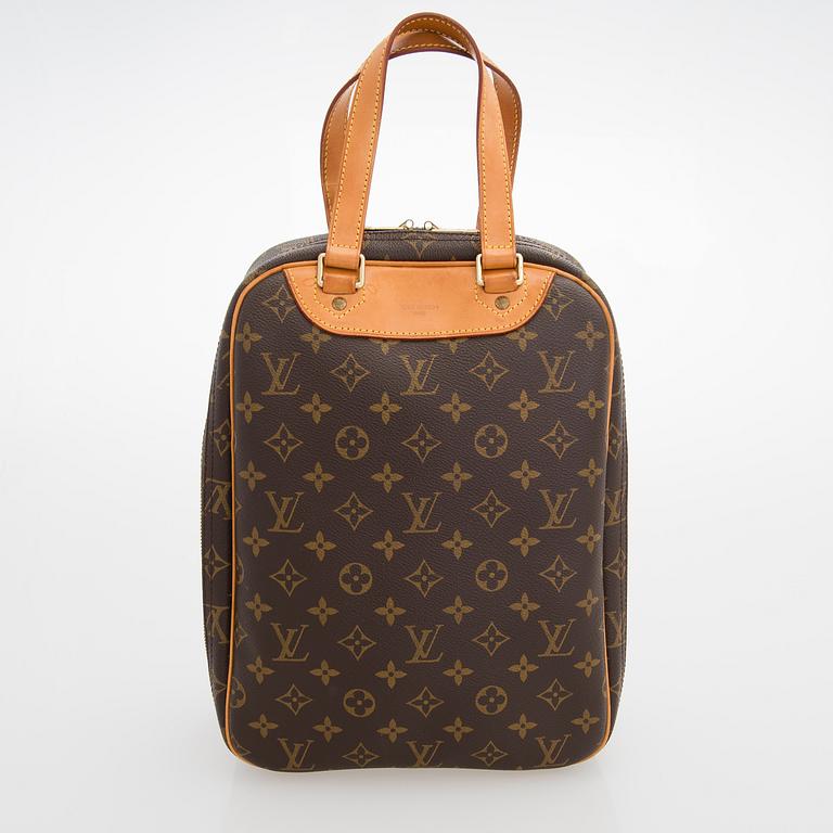 LOUIS VUITTON Monogram Canvas Excursion Bag.