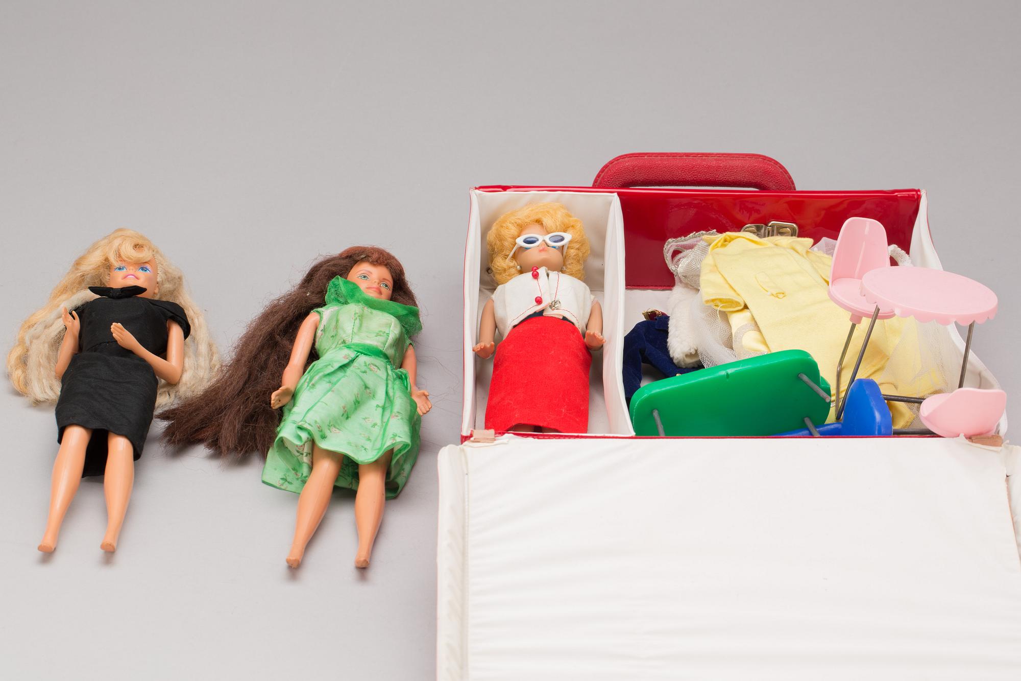 BARBIEDOCKA med tillbehör, Mattel, 1960-tal.