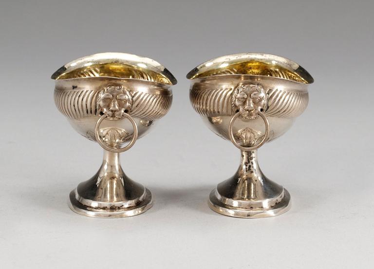 SALTKAR, ett par, silver. Köpenhamn 1822.