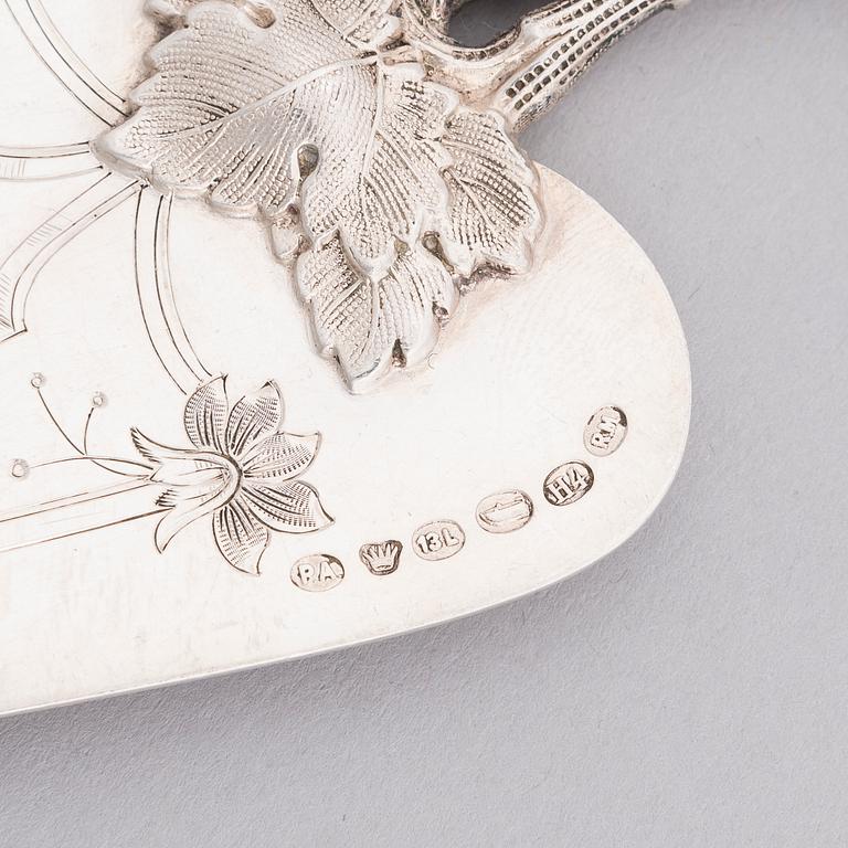 PETTER AIRAKSINEN, A silver cake/ pie server, for R. Mellin, Helsinki 1889.