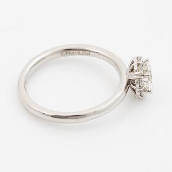 Ring 18K white gold set with a brilliant-cut diamond, accompanied by an IGI report.