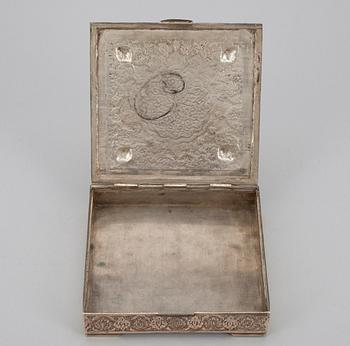 SKRIN, låghaltigt silver, Persien, 1900-tal. Vikt 348 g.