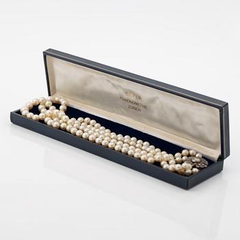 Two-row cultured pearl necklace with a silver and 18K gold clasp set with rose-cut diamonds.