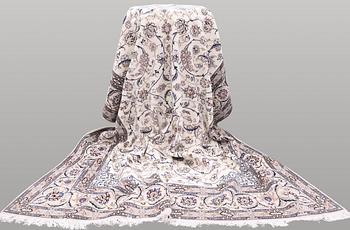 Matta, Nain part silk s.k 9LAA , ca 361 x 255 cm.