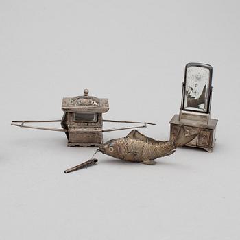 MINIATYRER, fem stycken, silver. Japan, tidigt 1900-tal.