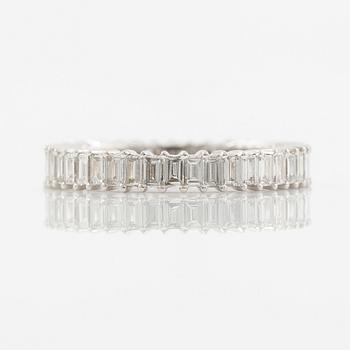 Ring, full eternity, 18K white gold set with baguette-cut diamonds.