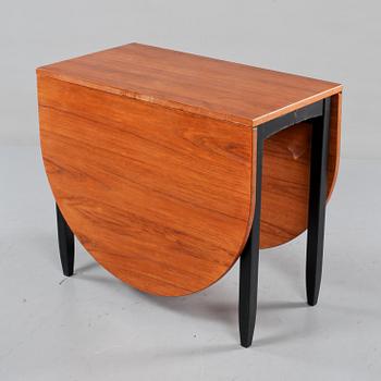 SLAGBORD samt STOLAR, 4 st, bl a Skaraborgs möbelindustri, 1900-talets andra hälft.