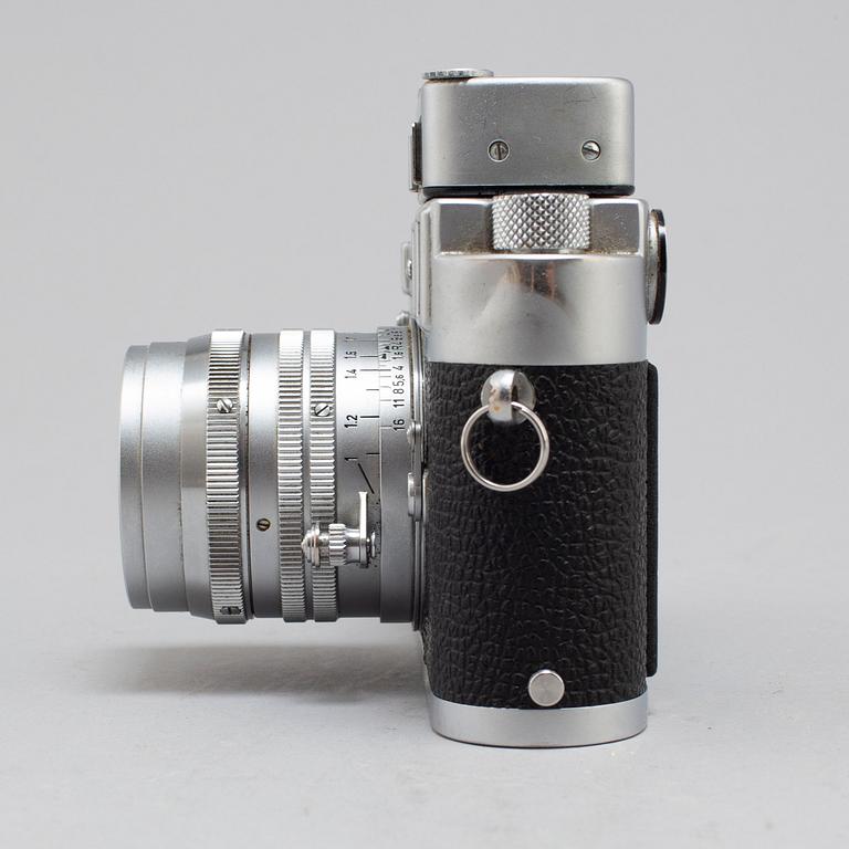 A Leica M3 camera, with objective Summarit 1:15, numbered 1527210.