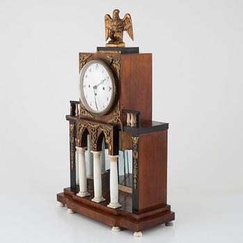 A Biedermeier mantel clock, first half of the 19th Century.