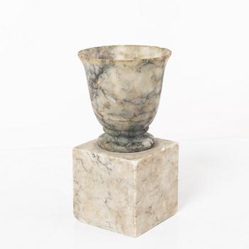 An alabaster vase, 19th/20th century.
