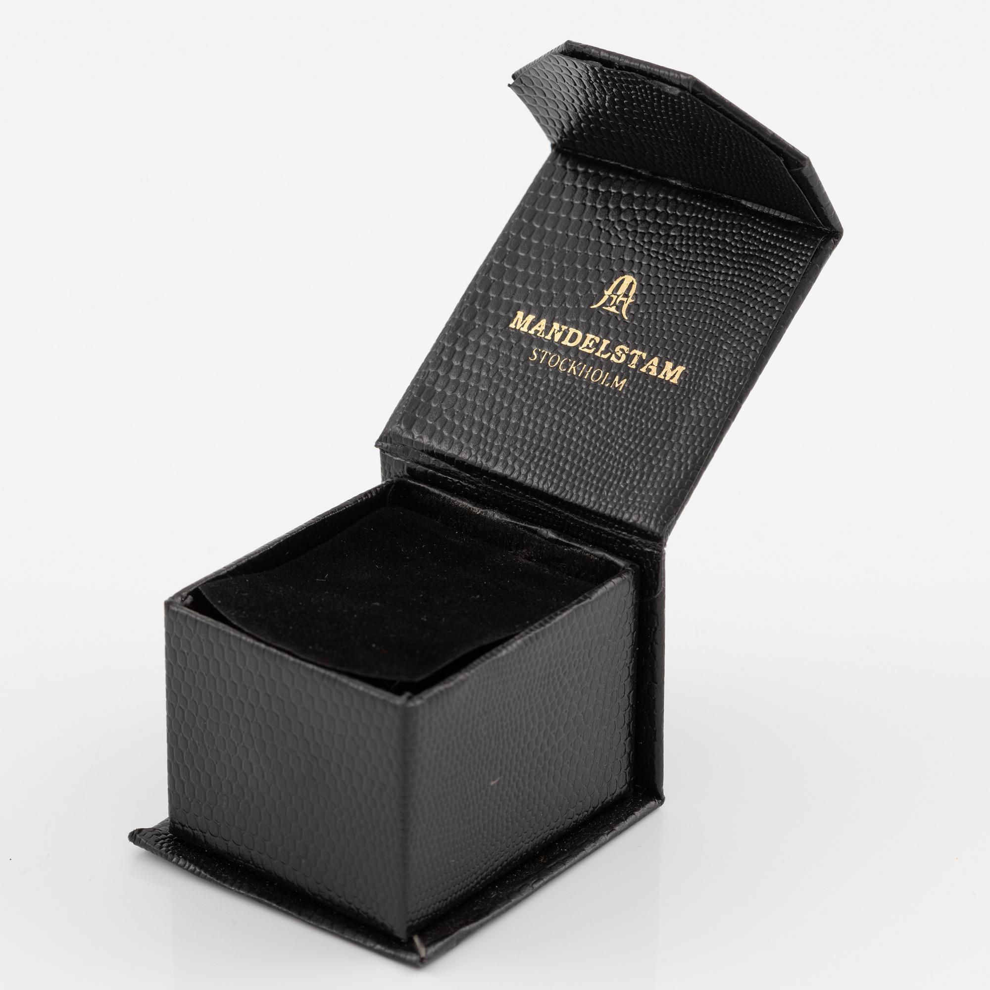 Ring, Mandelstam, 18K guld  med cabochonslipad ametist, turmaliner och briljantslipade diamanter.