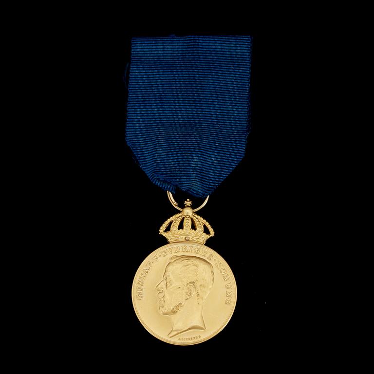 HM KONUNGENS MEDALJ, guld 1947. Tot ca 30 gram.