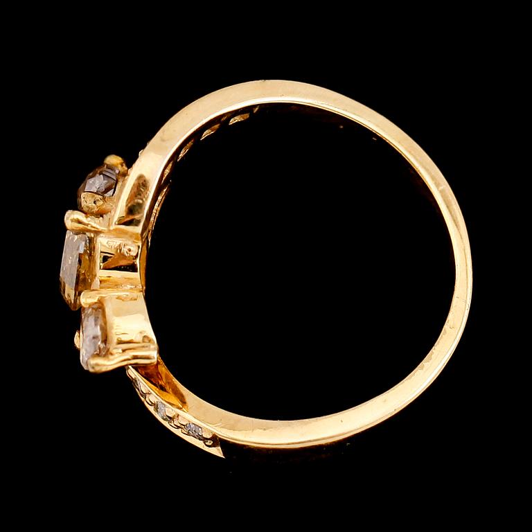 RING, 8 k guld, diamanter tot 1.08 ct.