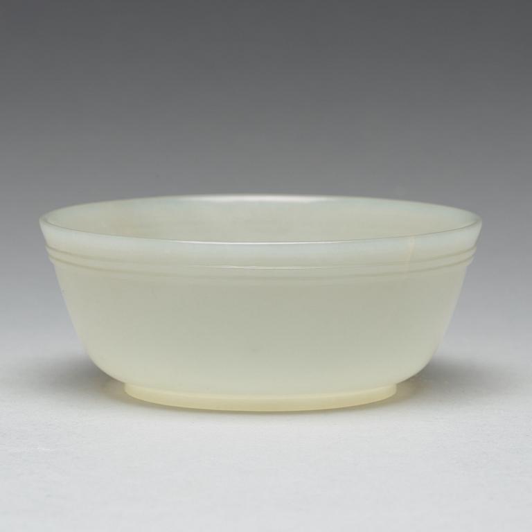 A nephrite bowl, Qing dynasty, circa 1900.