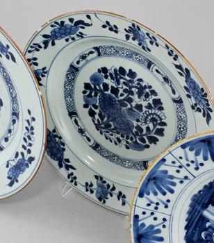 TALLRIKAR, 4 st, porslin och fajans, Kina och Europa, 1700-tal.