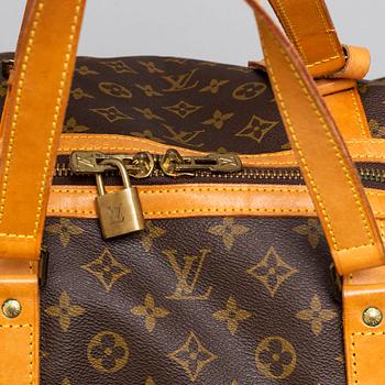 LOUIS VUITTON, a 'Sac Souple 55' monogram canvas weekendbag.