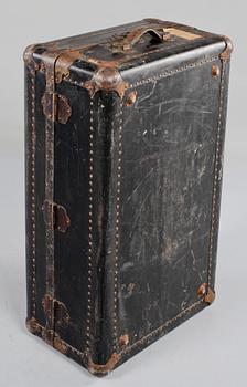 KOFFERT, 1900-talets första hälft.