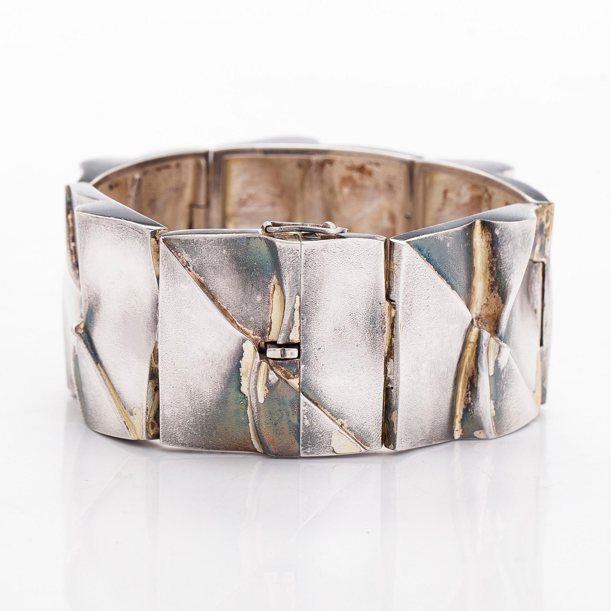 A sterling silver 'Moonbridge' bracelet and a pair of  'Shields' earrings, Lapponia 1974.