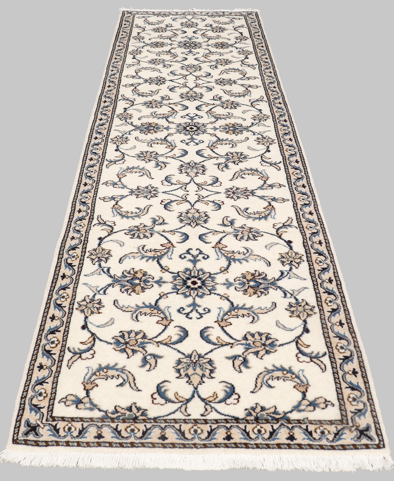 A Nain runner, approx. 286 x 80 cm.