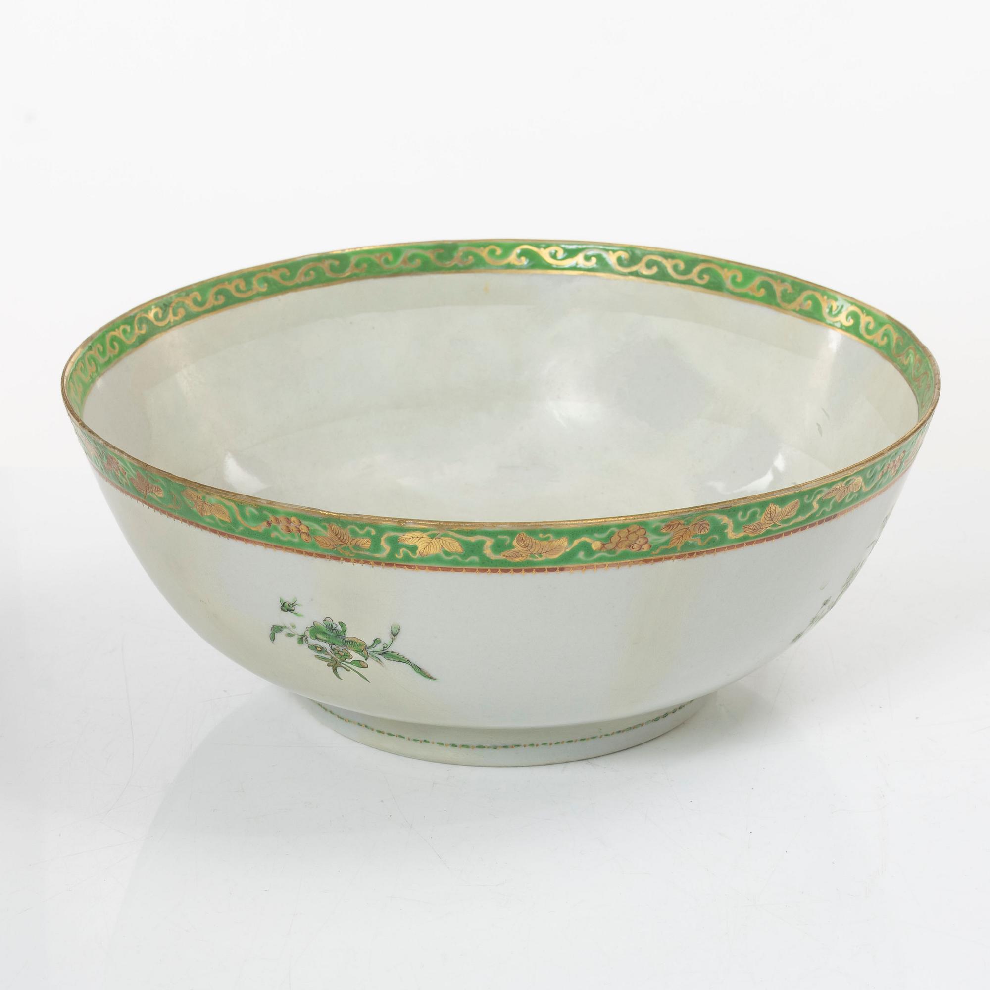 Smörterrin, terrinfat och bålskål, kompaniporslin, Kina, Qingdynastin, 1700-tal.