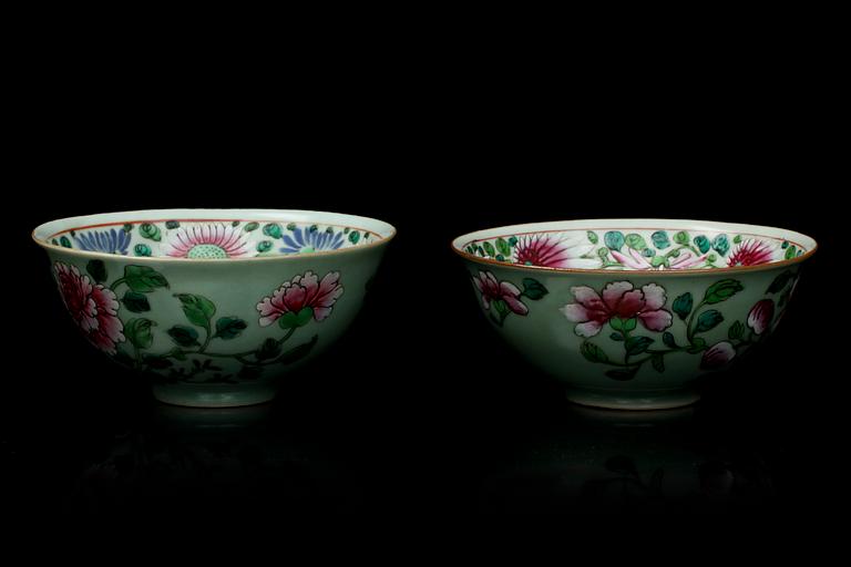 SKÅLAR, 2 st snarlika, porslin, Kina 1800/1900-tal.