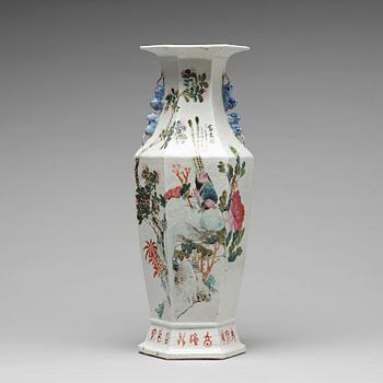 863. A large Chinese famille rose vase, early 20th Century.