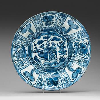 510. A large blue and whtie charger, Ming dynasty, Wanli (1572-1620).