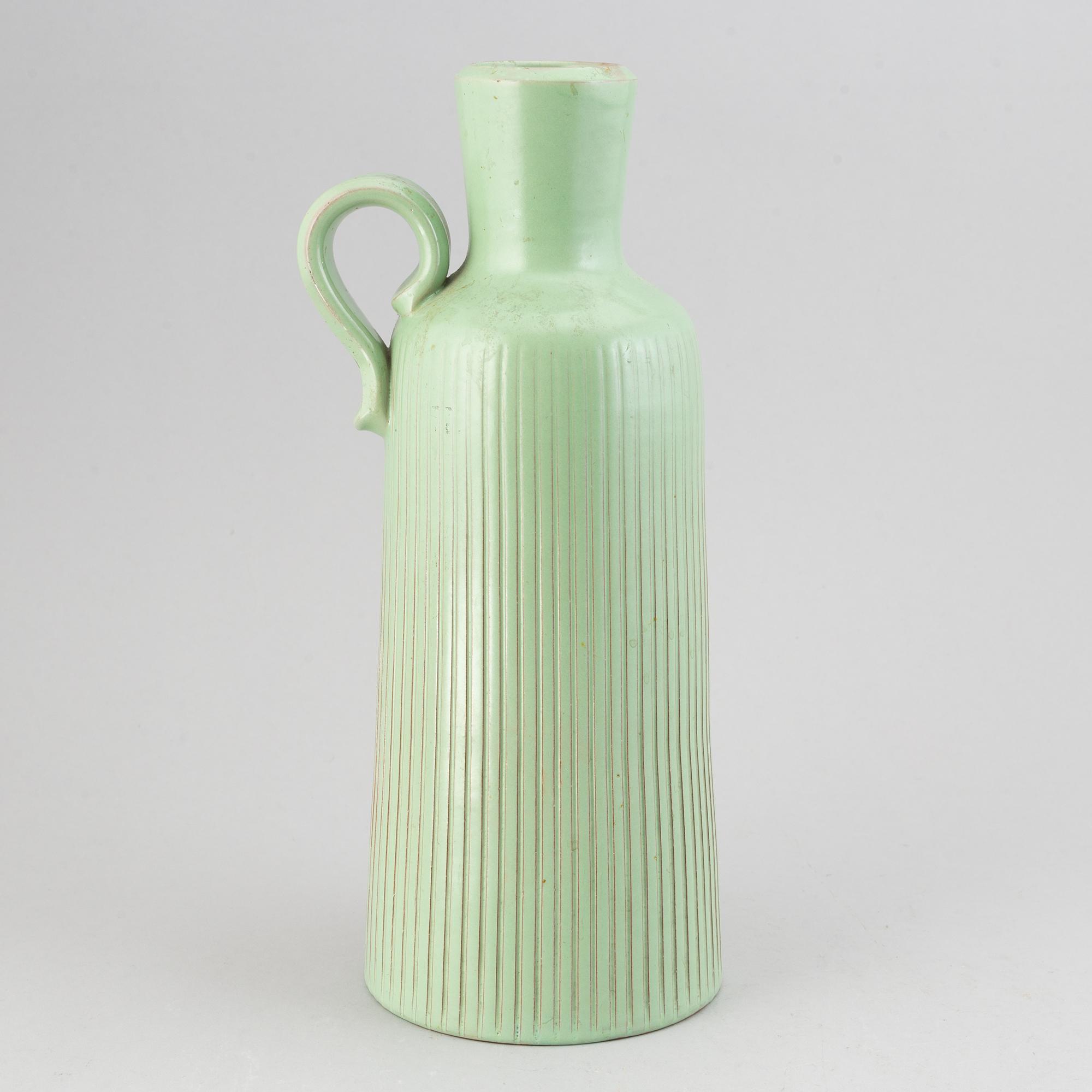 Anna-Lisa Thomson, stoneware vase.