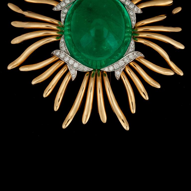 BROSCH, Verdura, med cabochonslipad smaragd ca 107.00 ct samt diamanter totalt ca 0.75 ct. Ca 1940-1950.