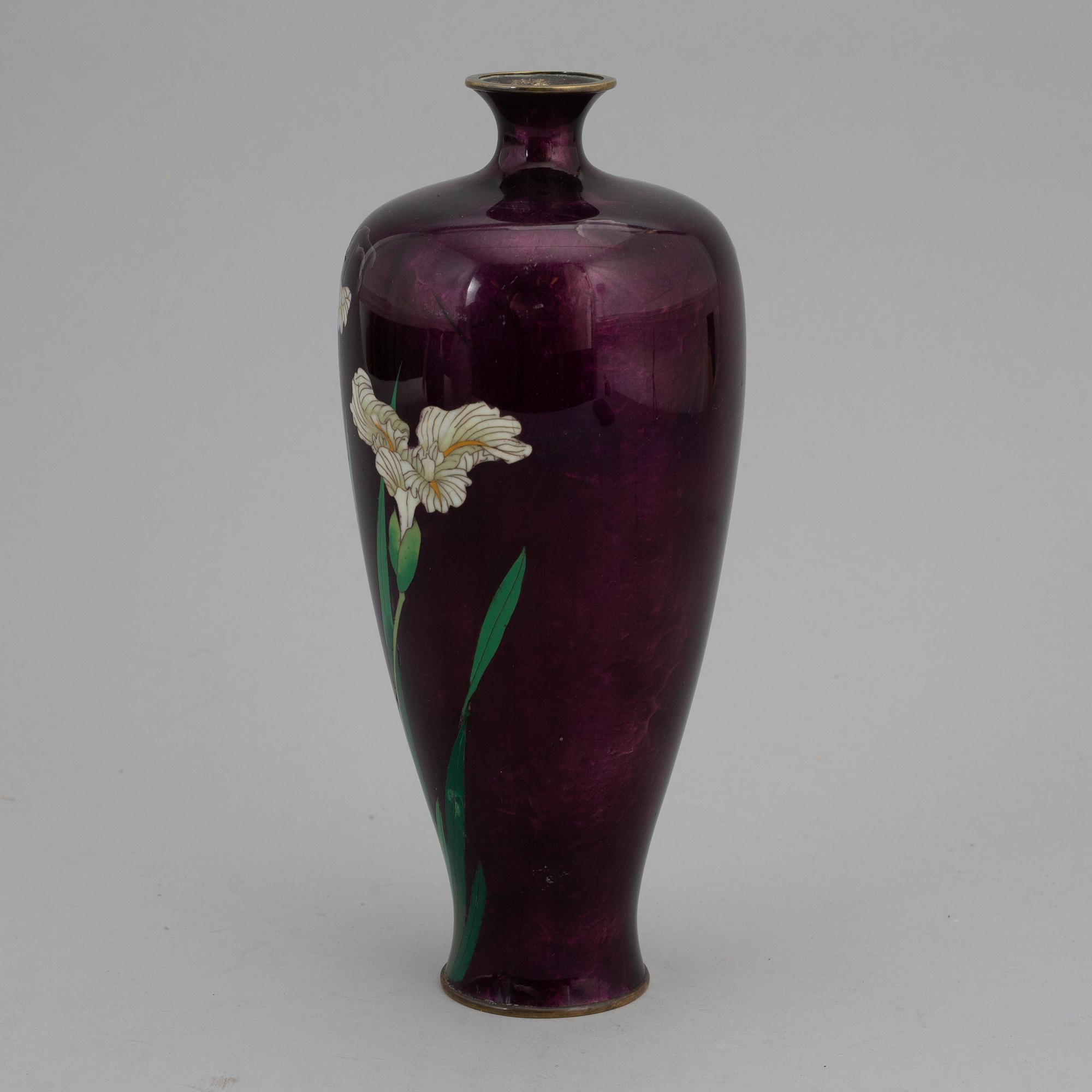 A Japanese enamelled vase, 20th century.