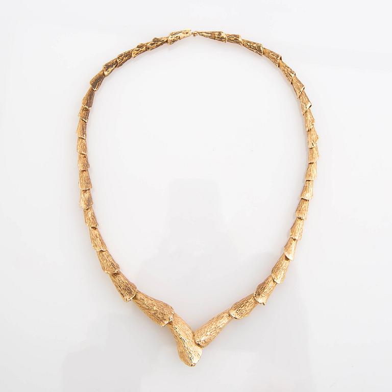 Necklace, 18K gold and pearl.