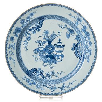 A blue and white dish, Qing dynasty, Qianlong (1736-95).