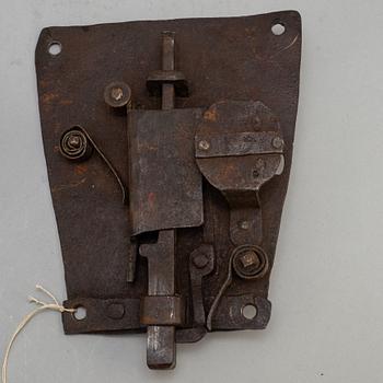 DÖRRLÅS, 2 stycken, 1700-tal eller tidigt 1800-tal.