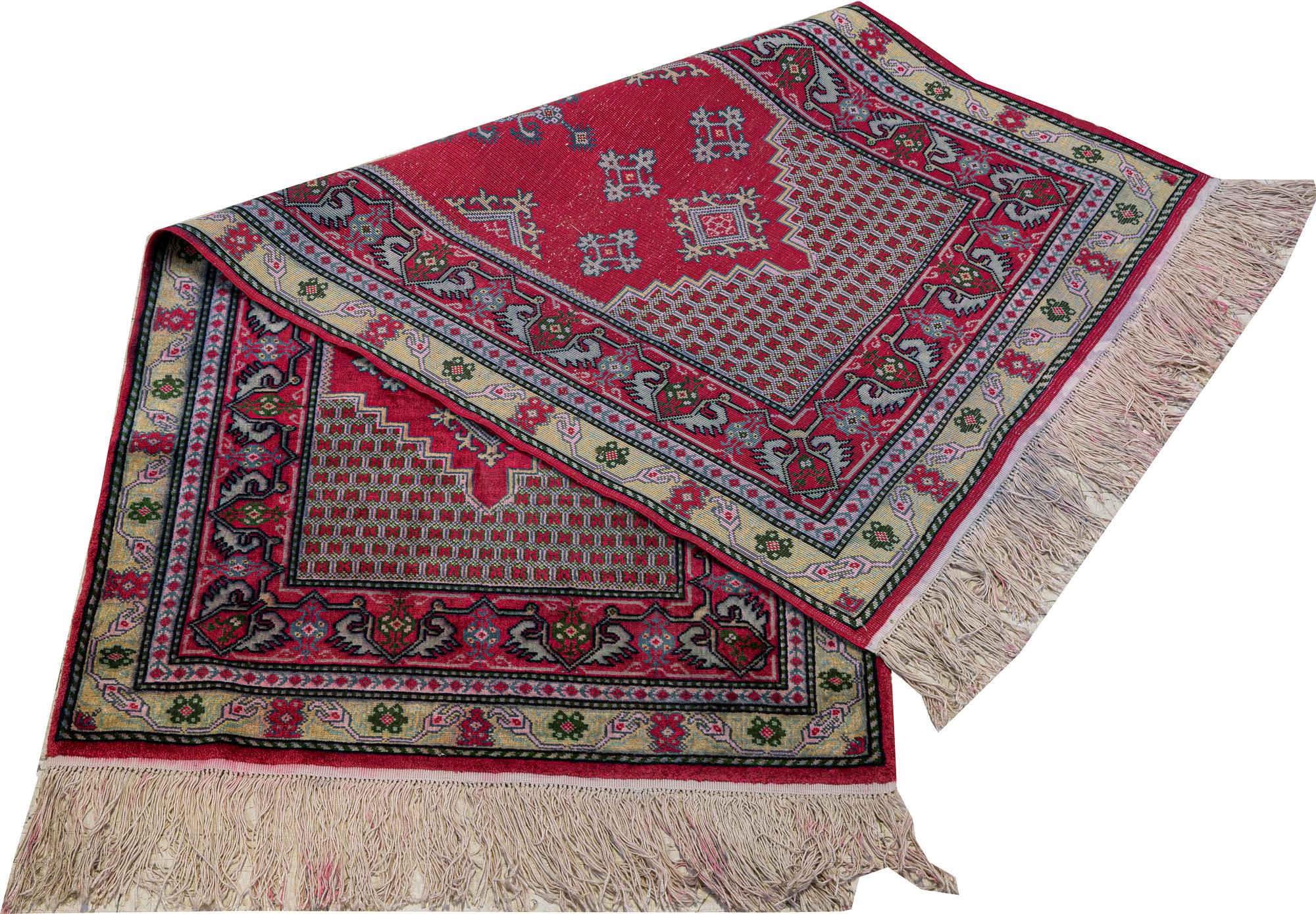 A rug, Oriental silk, ca 141 x 70 cm.