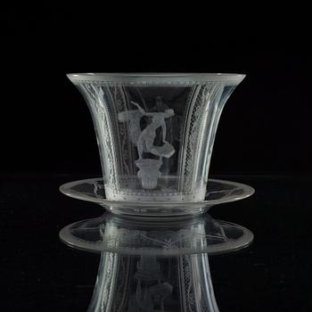 A Simon Gate engraved bowl and stand, Orrefors 1920.