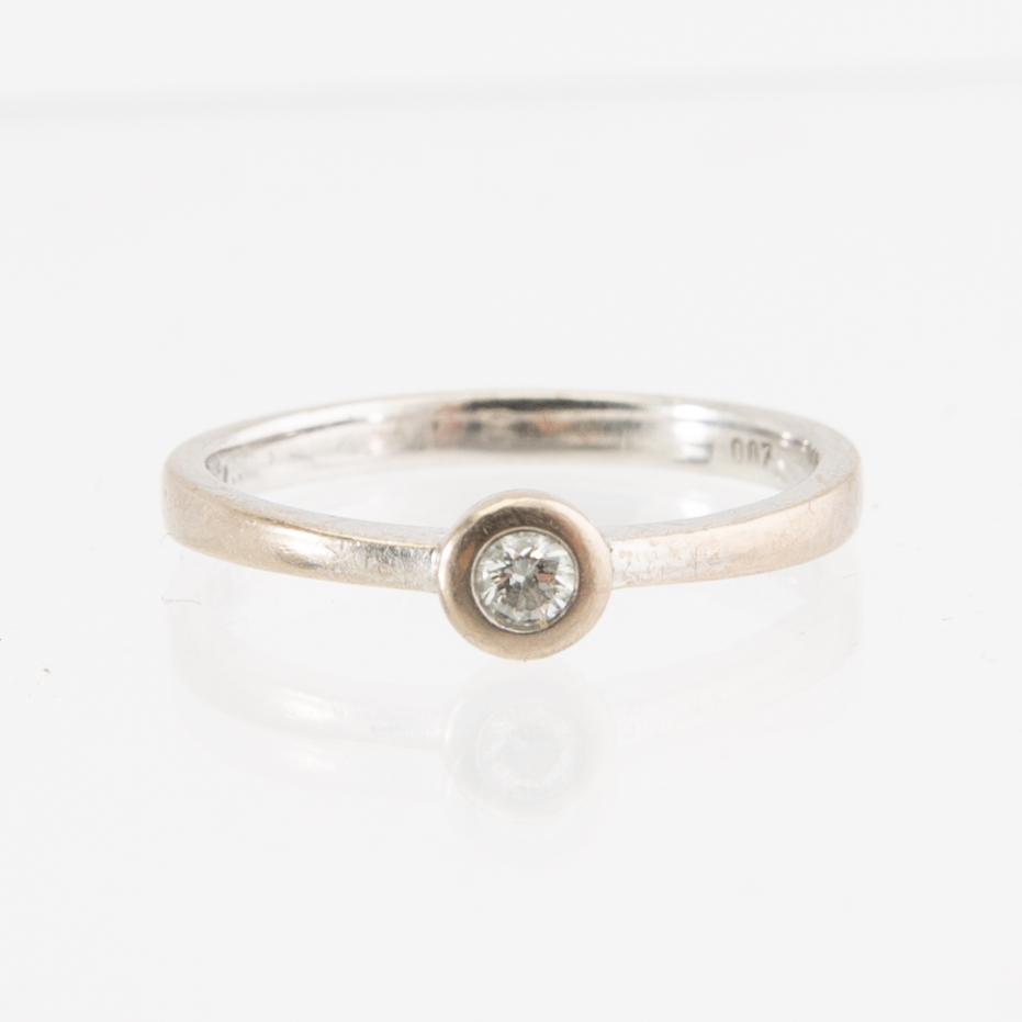 Ring, 18K white gold set with a round brilliant-cut diamond.