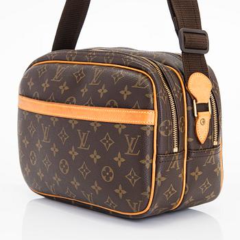 Louis Vuitton, a Monogram Canvas 'Reporter GM' shoulder bag.