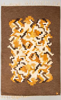A flat weave carpet signed Erik Lundberg ca 240 x 170 cm.