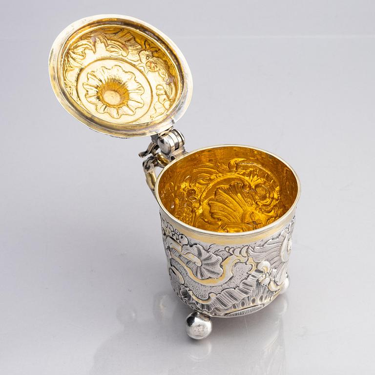 A Russian parcel-gilt silver beaker, unidentified maker, assay master Michail Bobrowschtschikow, Moscow 1764.