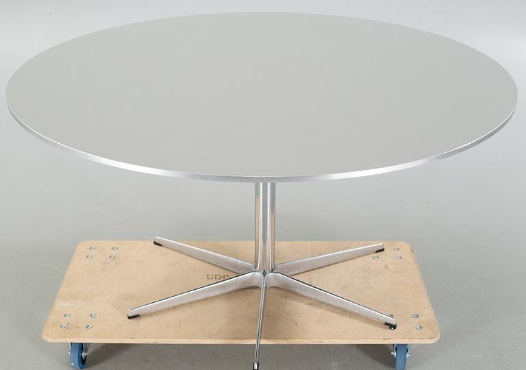 ARNE JACOBSEN, bord, "Cirkulär / A826,", Fritz Hansen, 2000-tal.