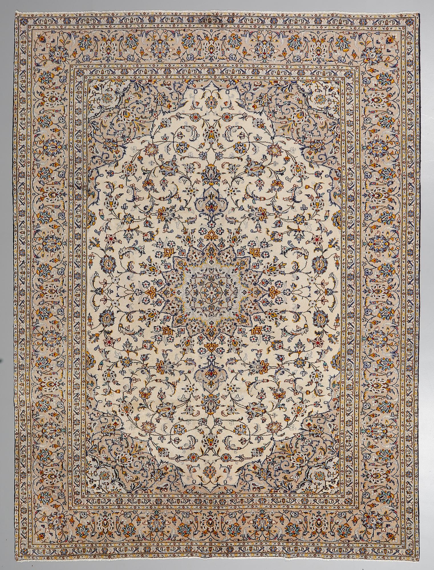 MATTA, Keshan, old, 360 x 245 cm.